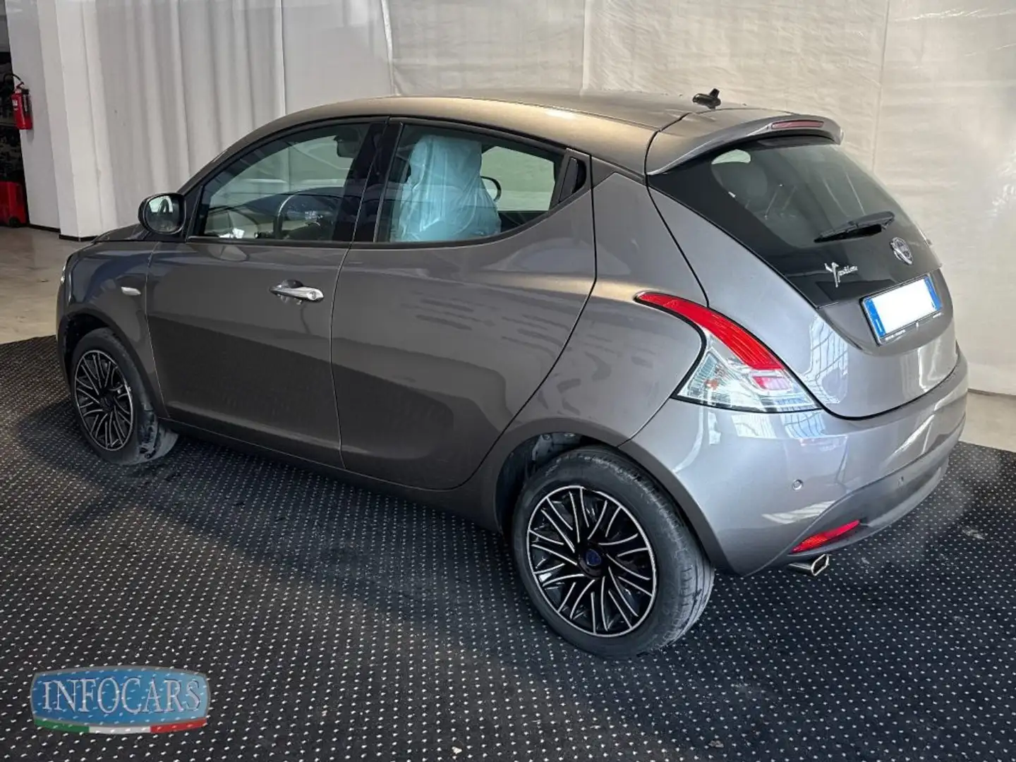 Lancia Ypsilon 1.0 Hybrid 70 CV Gold - PROMO Gris - 2