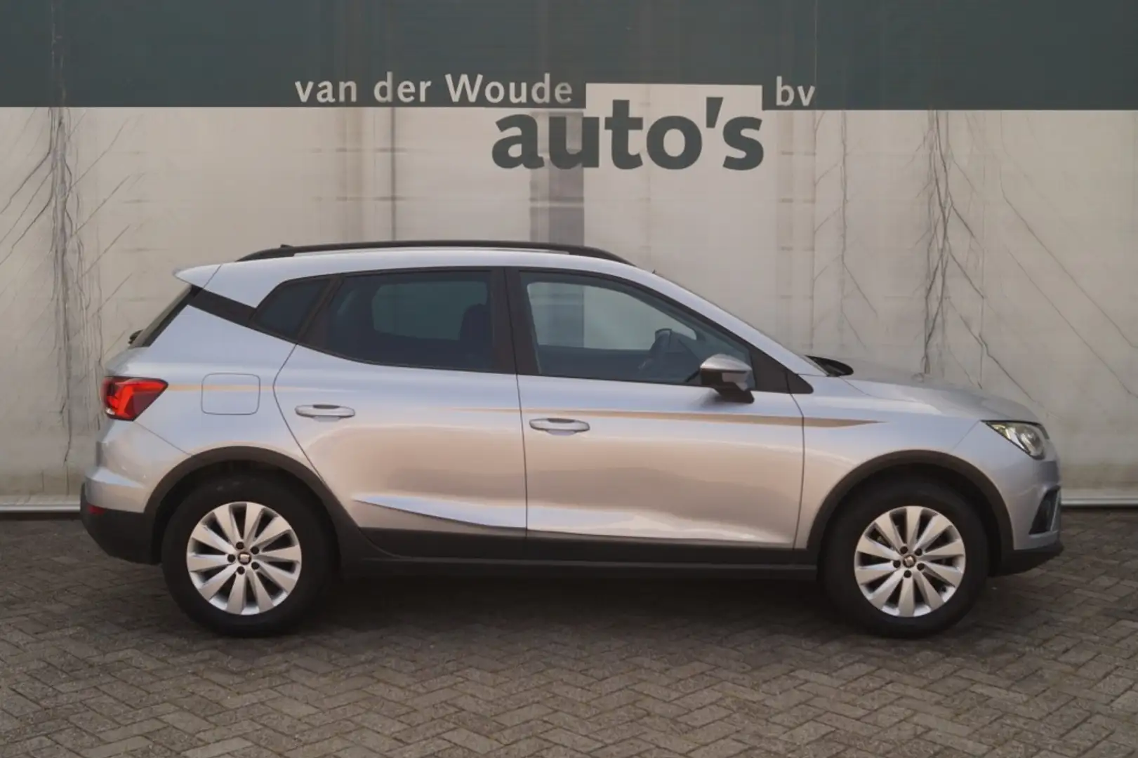 SEAT Arona 1.0 TSI Style Business Intense -ECC-NAVI-CAM-PDC- Grijs - 2
