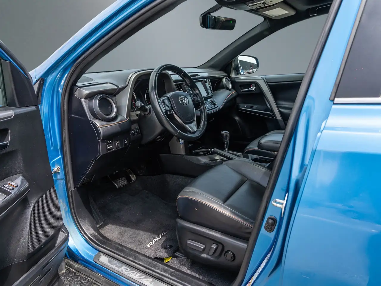 Toyota RAV 4 снимка Toyota RAV 4