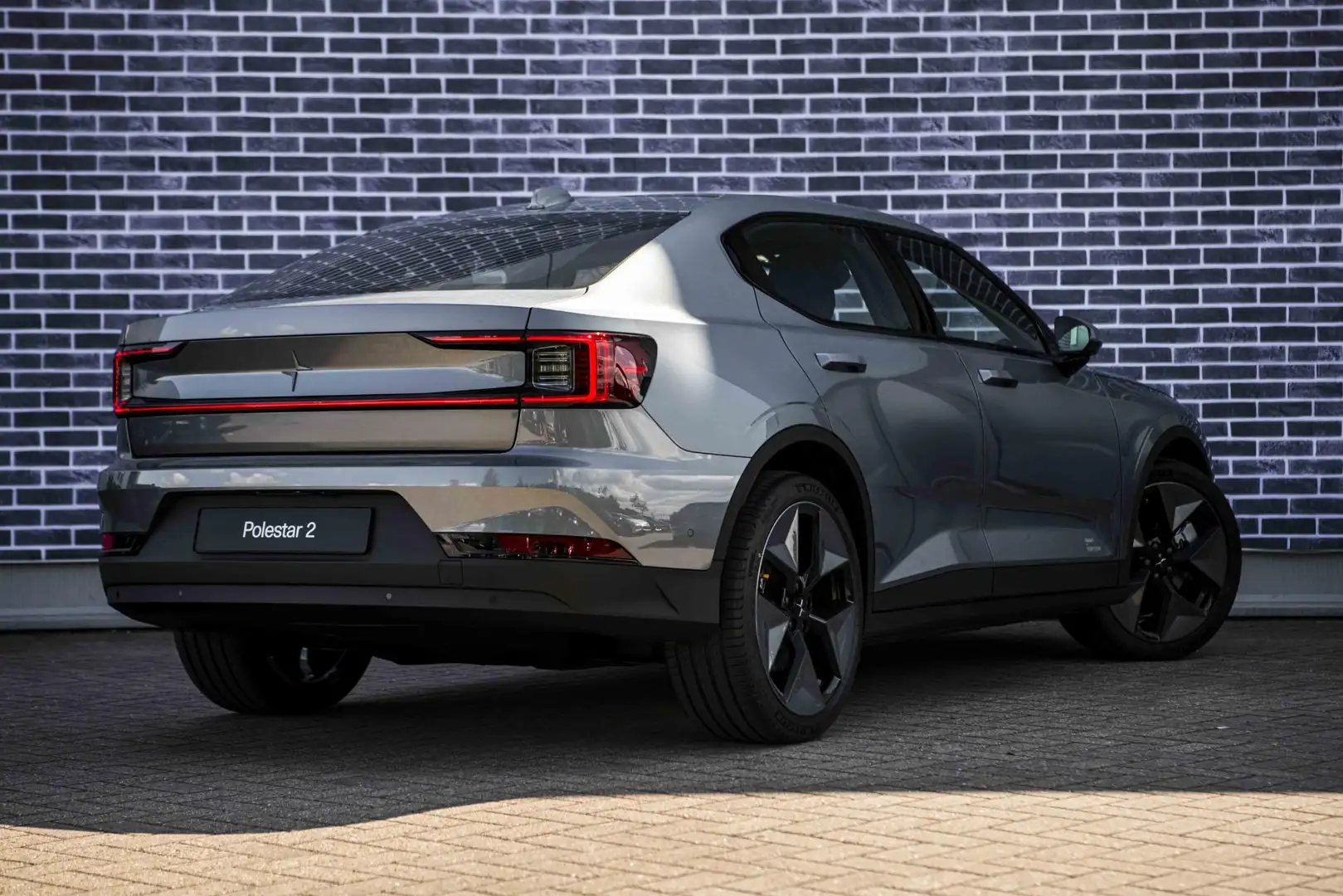 Polestar 2 Long Range Single Motor Plus 82 kWh 20" Pro | Nieu Grijs - 2