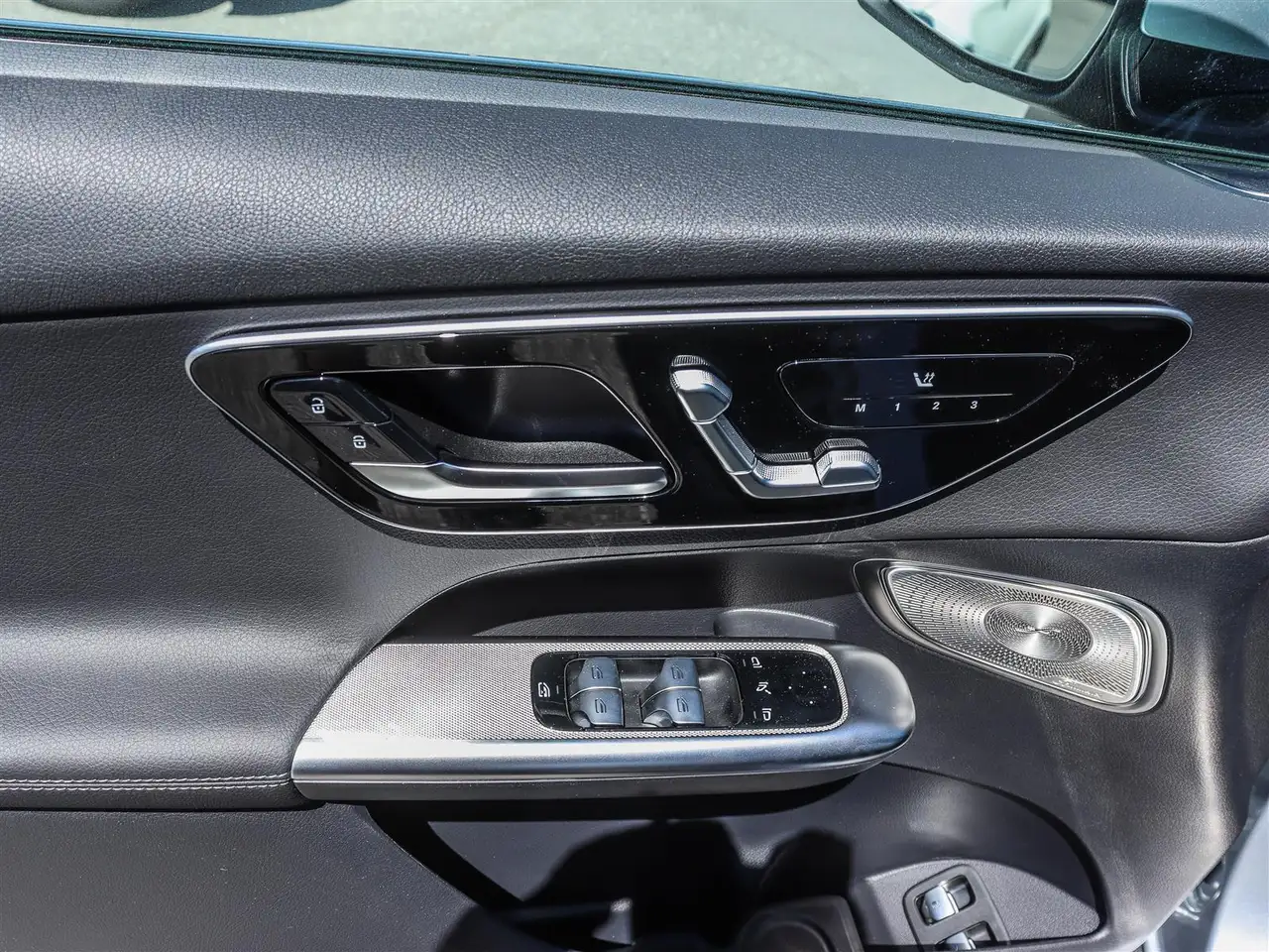 Mercedes-Benz GLC снимка Mercedes-Benz GLC
