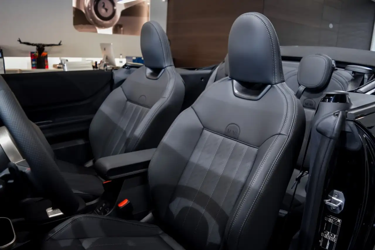 MINI Cooper Cabrio JCW Aut. 7