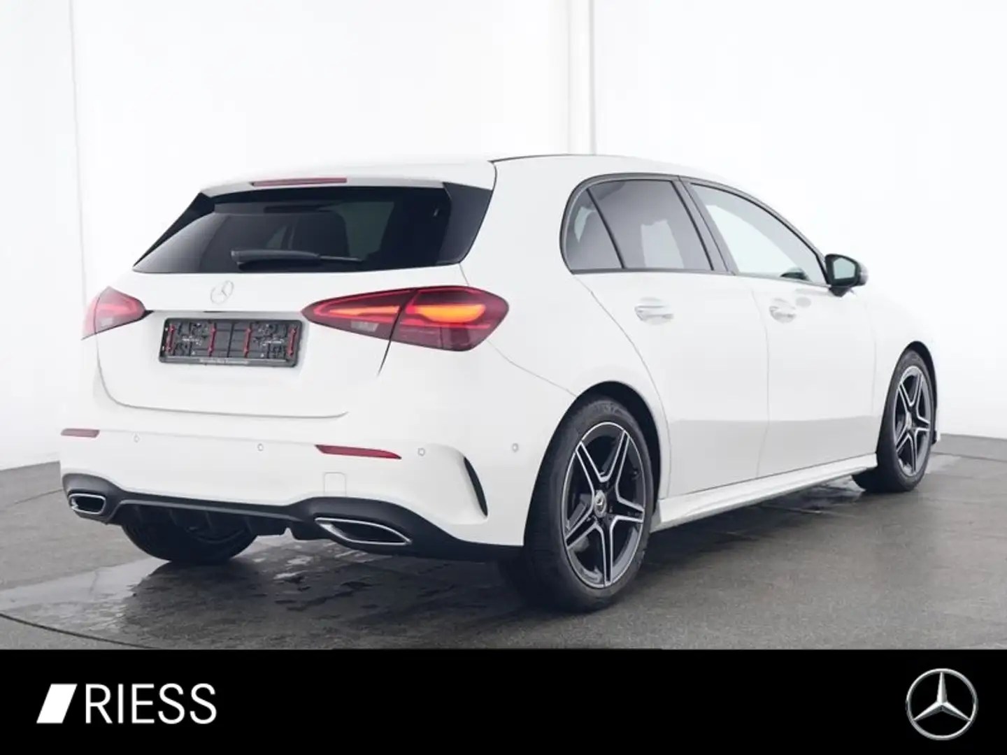 Mercedes-Benz A 220 d AMG Sport Night Standh Distr Pano Ambi Weiß - 2