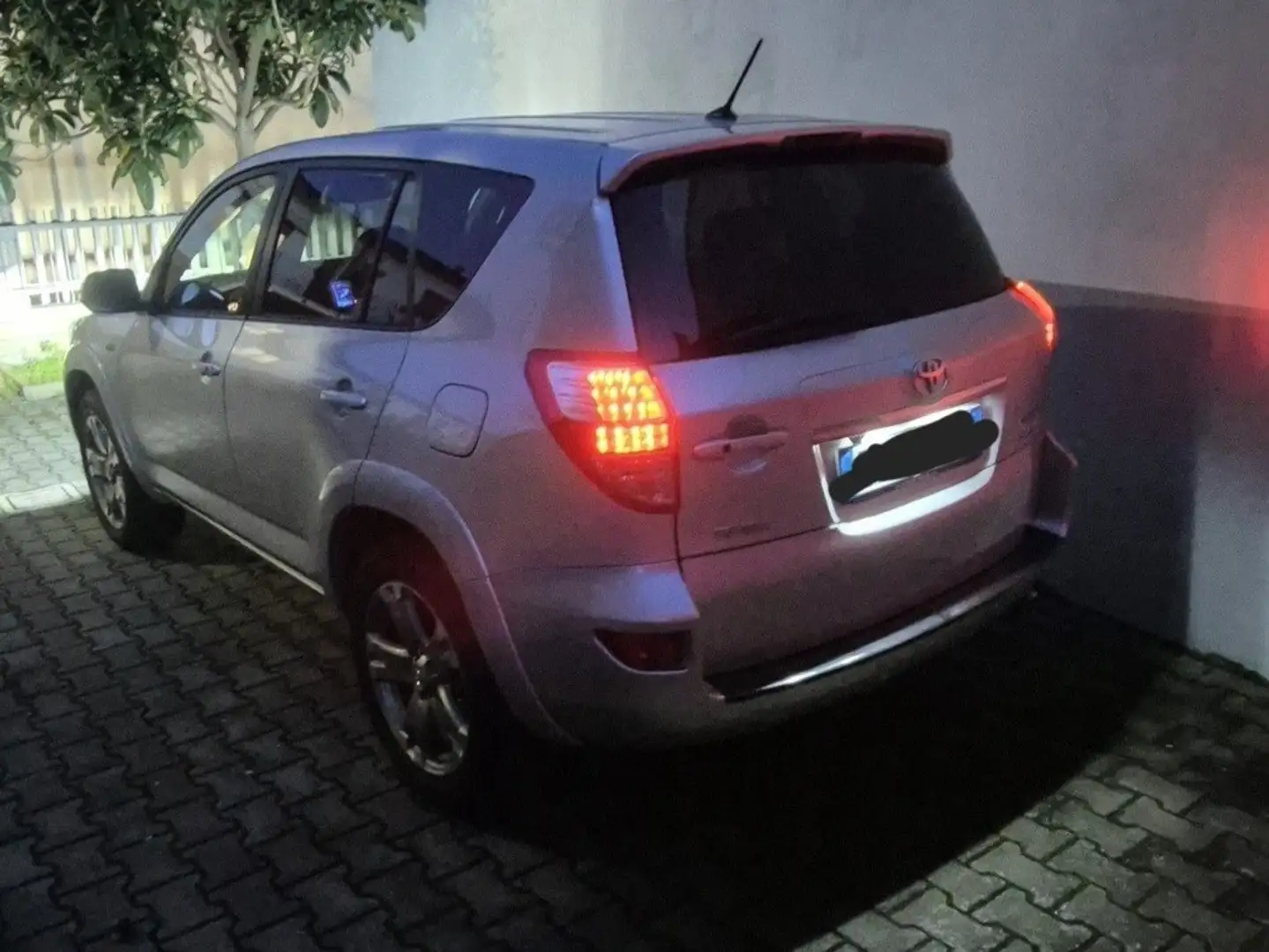 Toyota RAV 4 RAV4 2.2 d-cat Luxury 150cv automatica Nero - 2