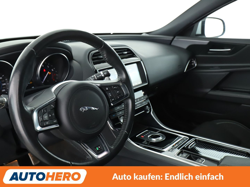 Jaguar XE 20t R-Sport Aut.*NAVI*CAM*BiXENON*SHZ*LHZ*ALU* — photo 10