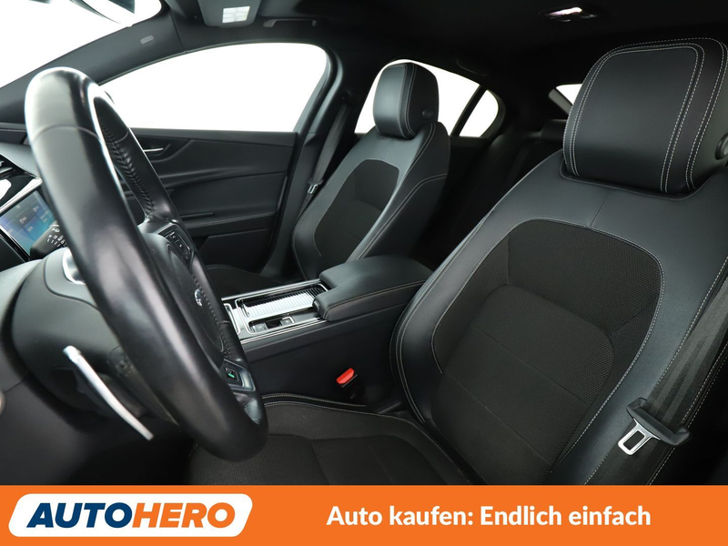 Jaguar XE 20t R-Sport Aut.*NAVI*CAM*BiXENON*SHZ*LHZ*ALU* — photo 9