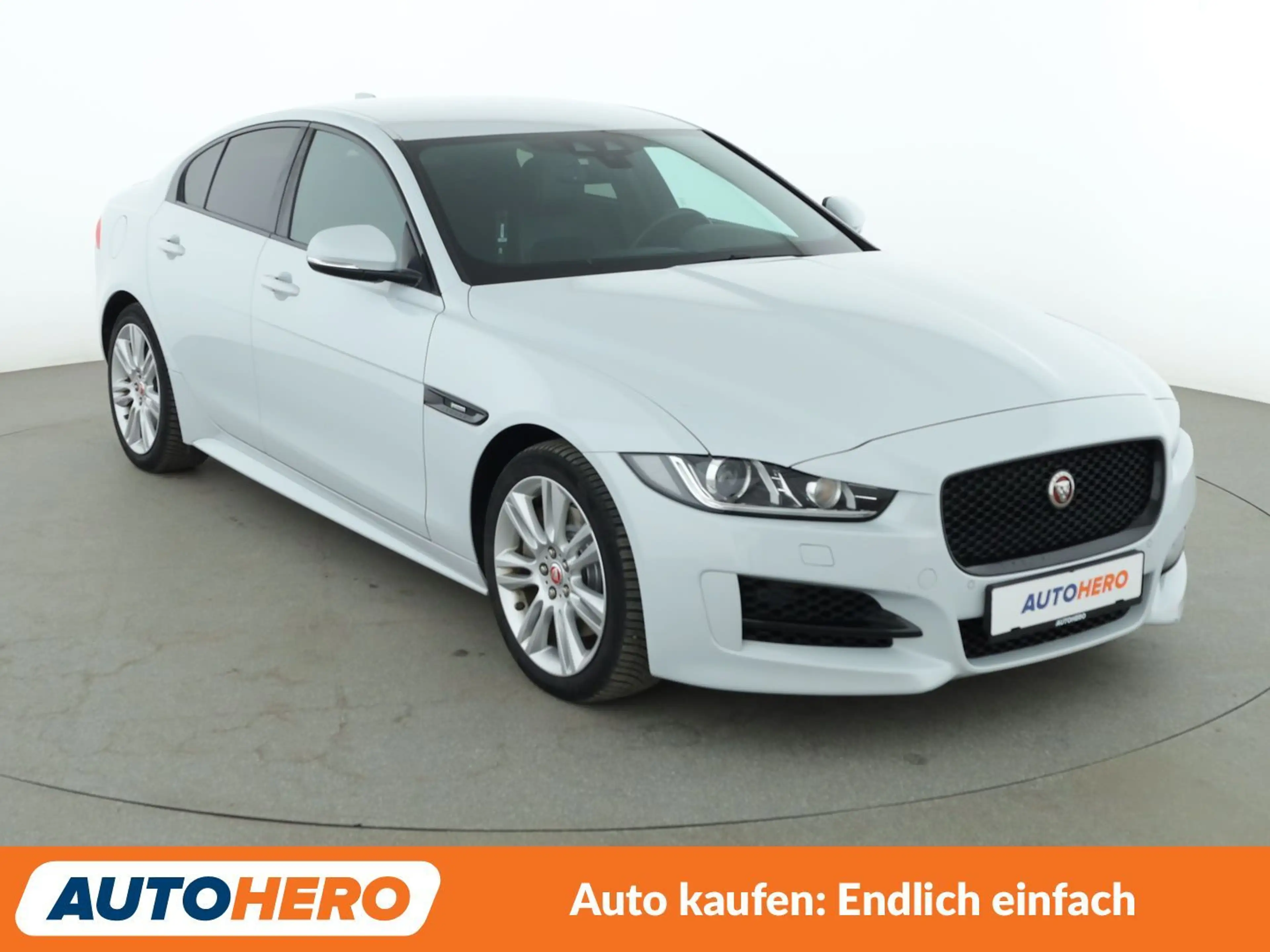 Jaguar XE 20t R-Sport Aut.*NAVI*CAM*BiXENON*SHZ*LHZ*ALU* — photo 7