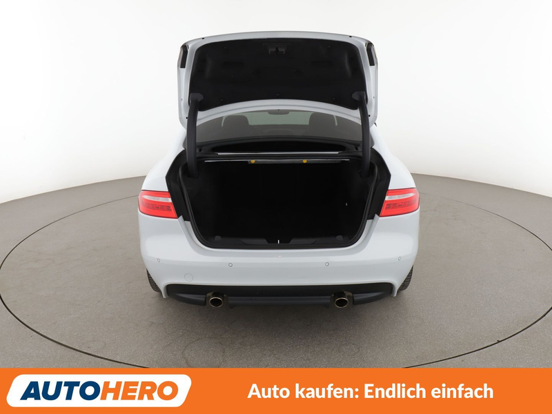 Jaguar XE 20t R-Sport Aut.*NAVI*CAM*BiXENON*SHZ*LHZ*ALU* — photo 15