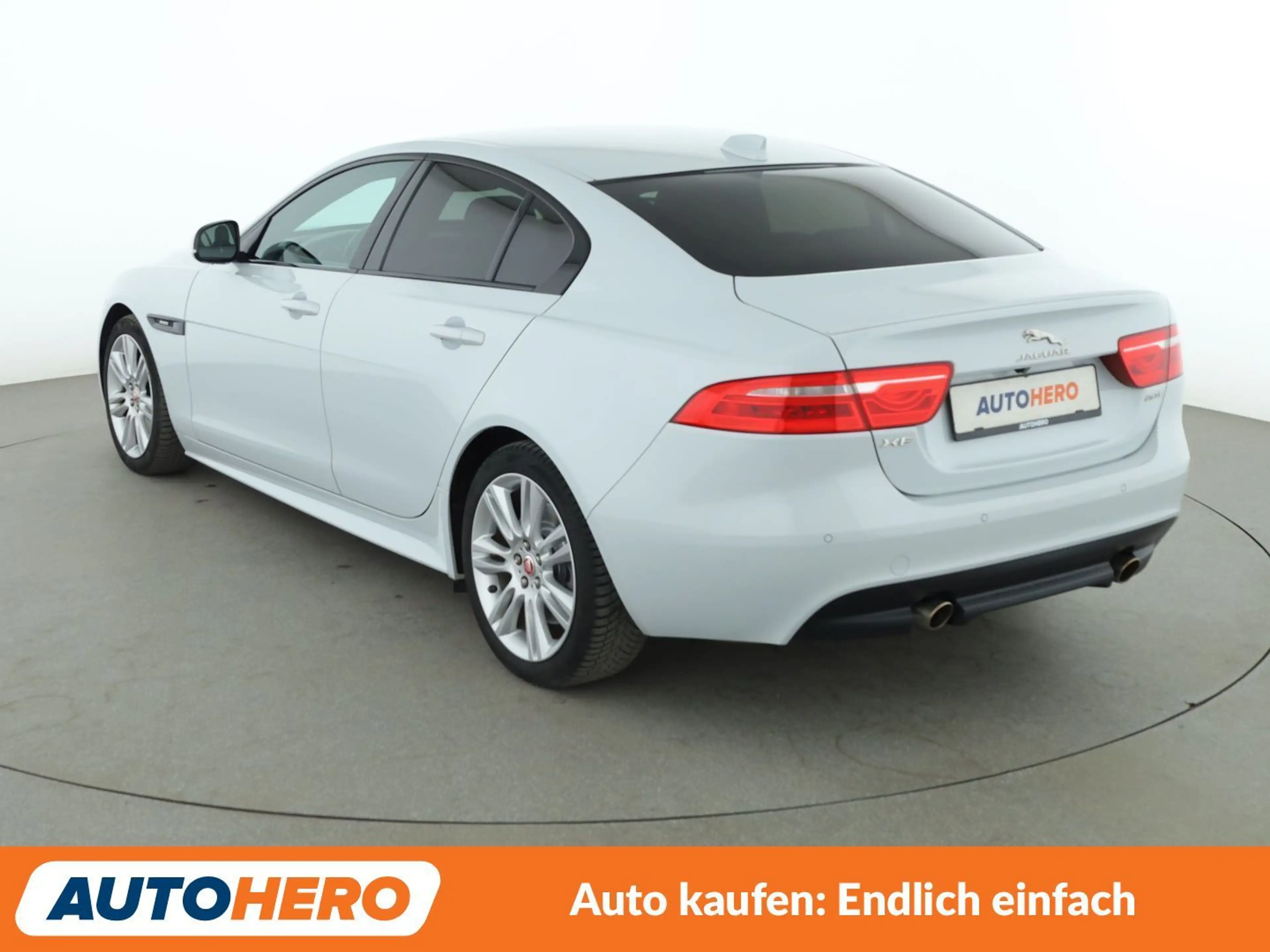 Jaguar XE 20t R-Sport Aut.*NAVI*CAM*BiXENON*SHZ*LHZ*ALU* — photo 4