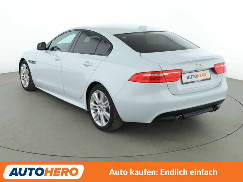 Jaguar XE 20t R-Sport Aut.*NAVI*CAM*BiXENON*SHZ*LHZ*ALU* — photo 4
