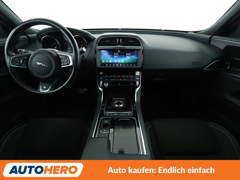 Jaguar XE 20t R-Sport Aut.*NAVI*CAM*BiXENON*SHZ*LHZ*ALU* — photo 11