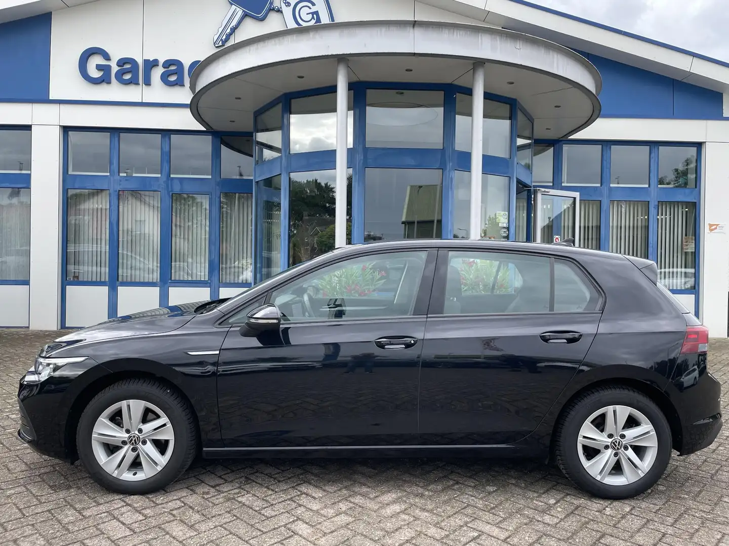 Volkswagen Golf 1.5 TSI | Navigatie, Apple carplay/Android Auto, P Negro - 2