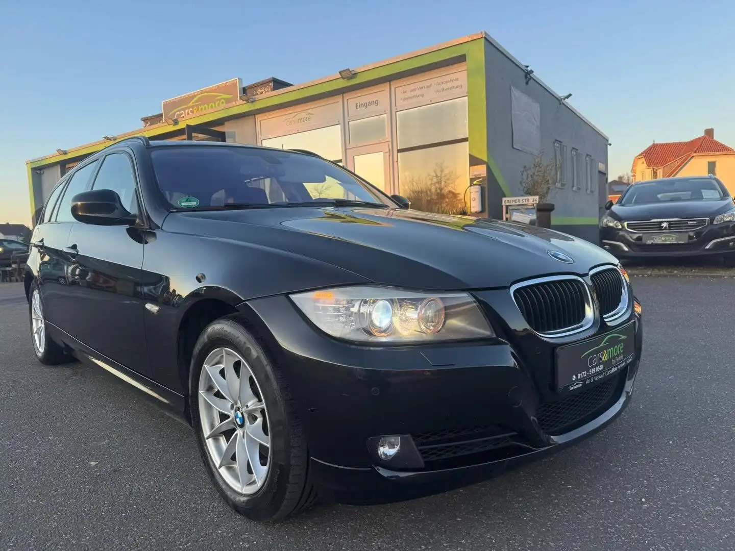 BMW 320 320d xDrive Panorama - Automatik - AHK Schwarz - 1