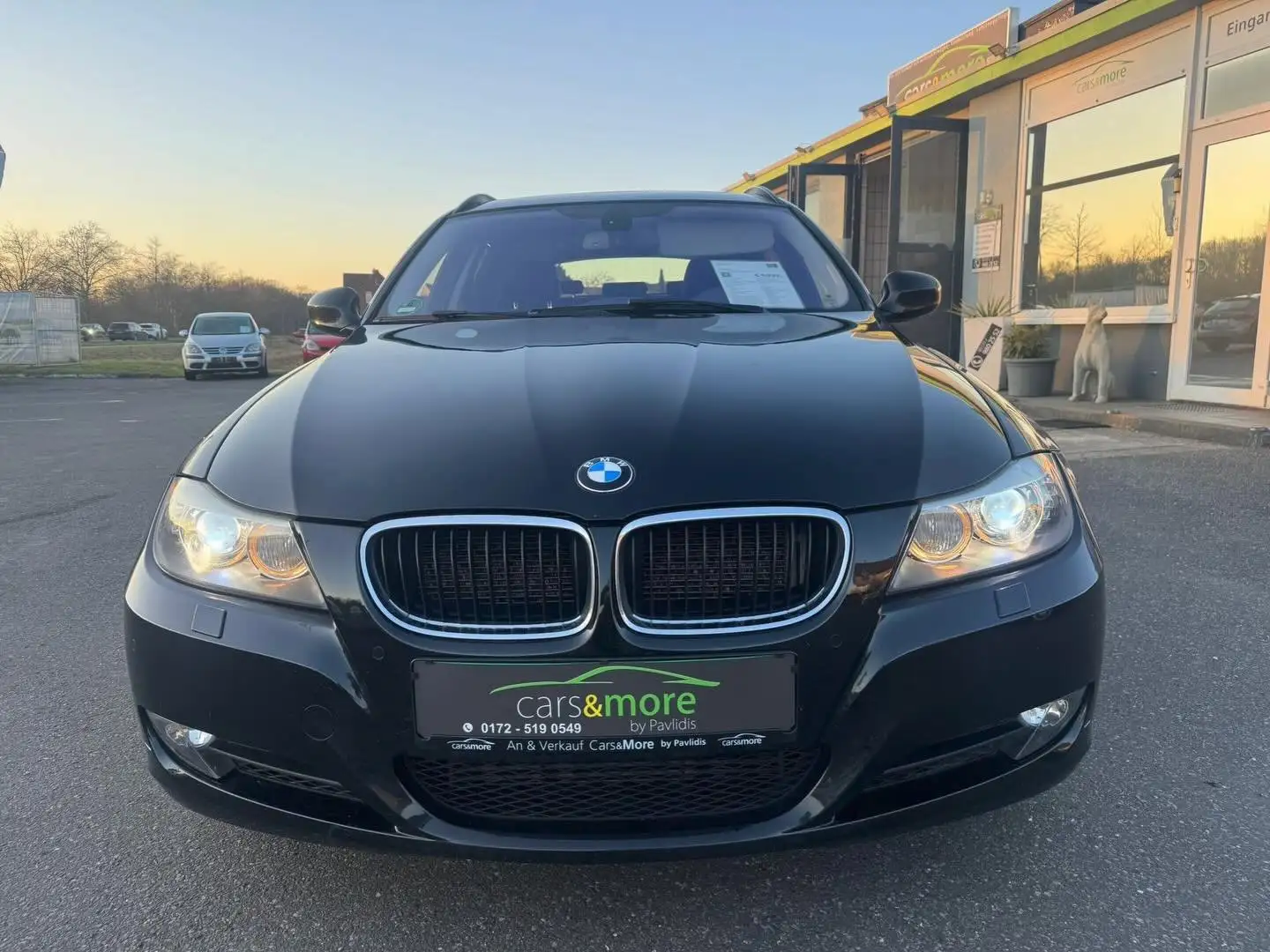 BMW 320 320d xDrive Panorama - Automatik - AHK Schwarz - 2