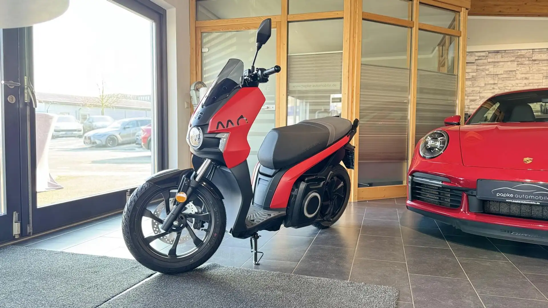 Silence S01 SEAT MO 125 eScooter 125 +Pamplona Red+12PS+ Rojo - 2