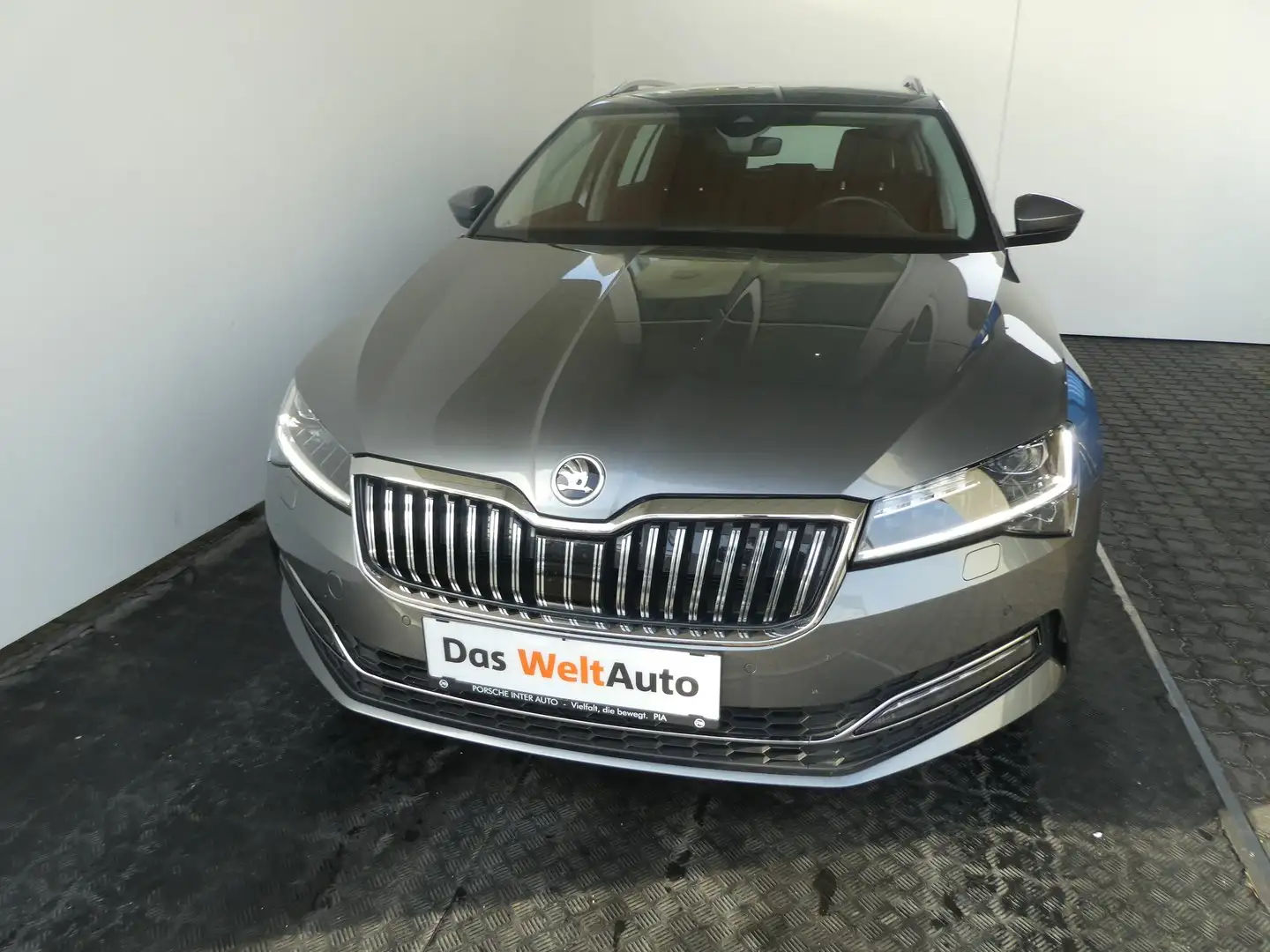 Skoda Superb Style TDI Grau - 2