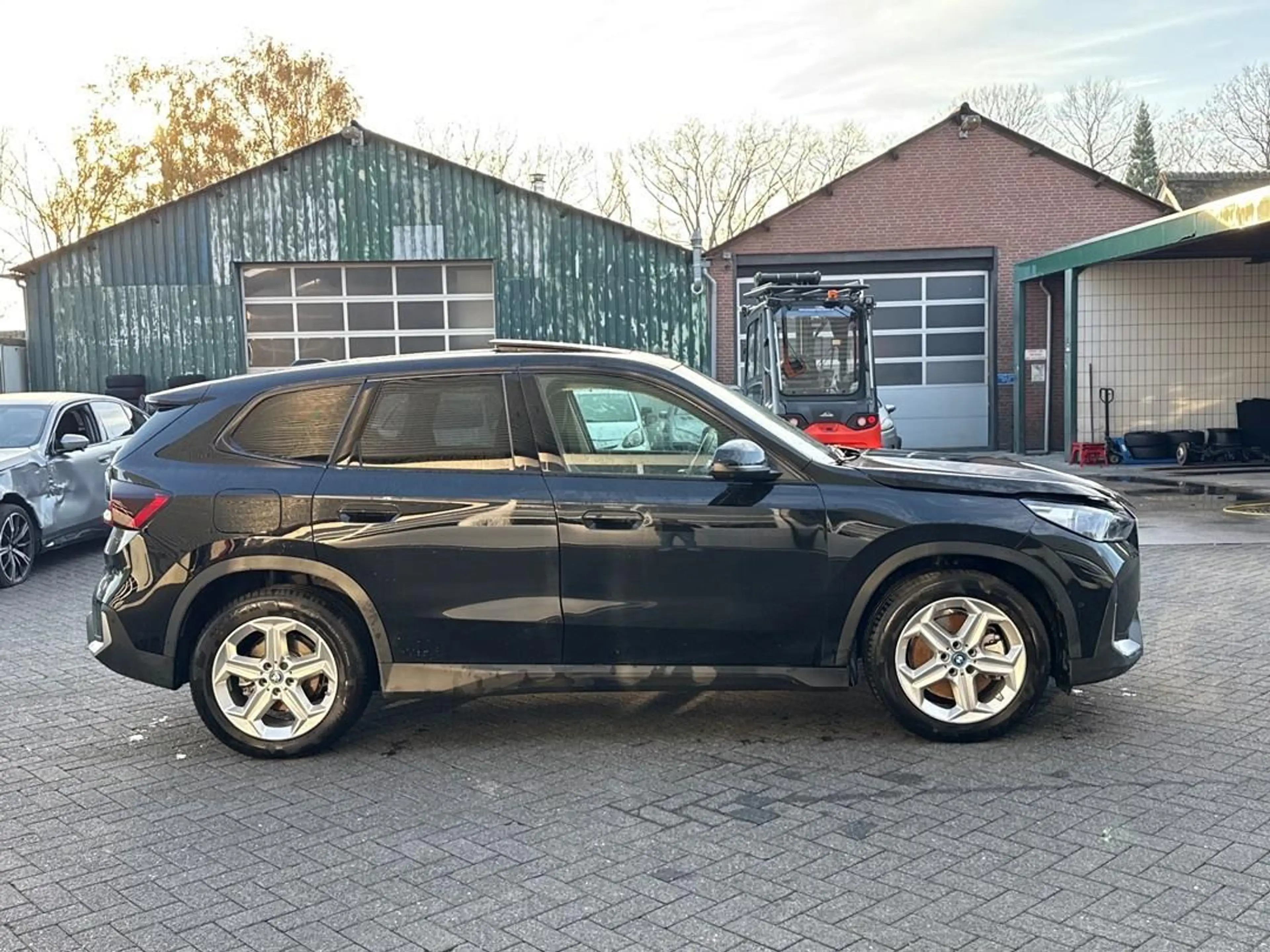 BMW iX1 XDrive30 67 kWh, harman kadon, panoramadak — photo 6