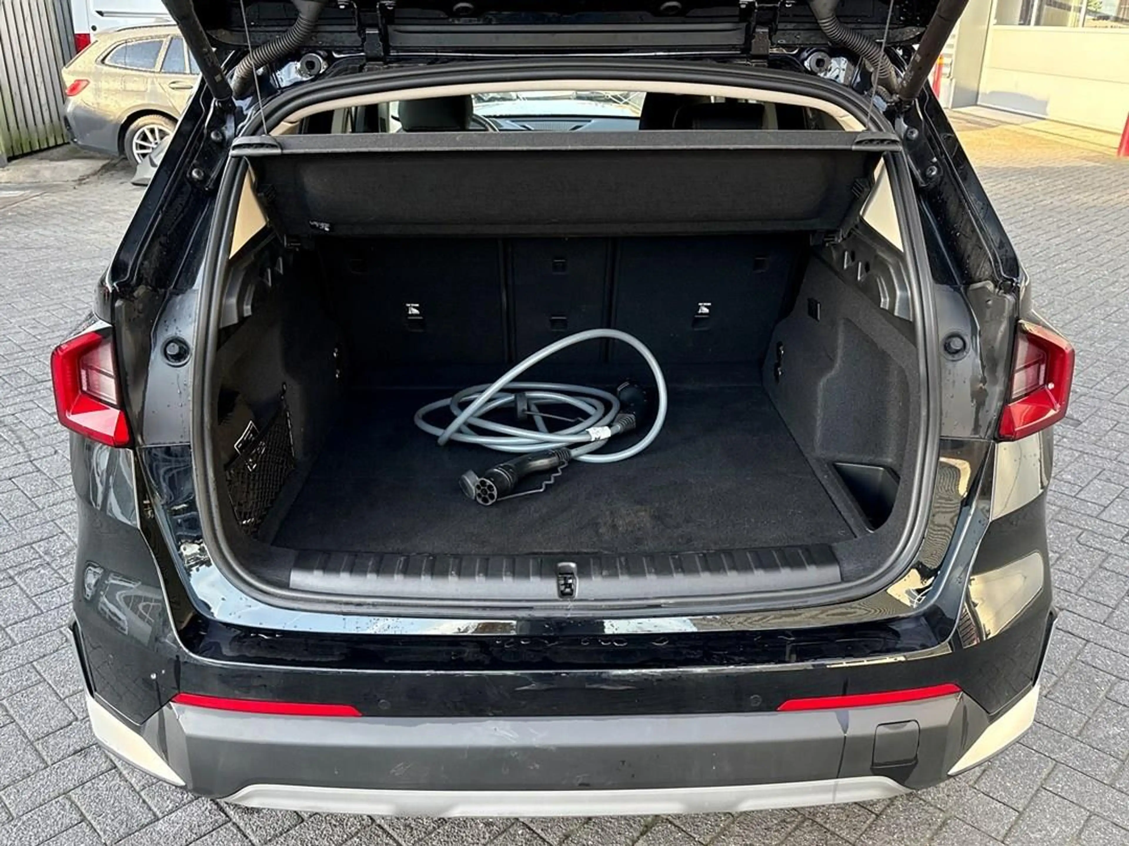BMW iX1 XDrive30 67 kWh, harman kadon, panoramadak — photo 9