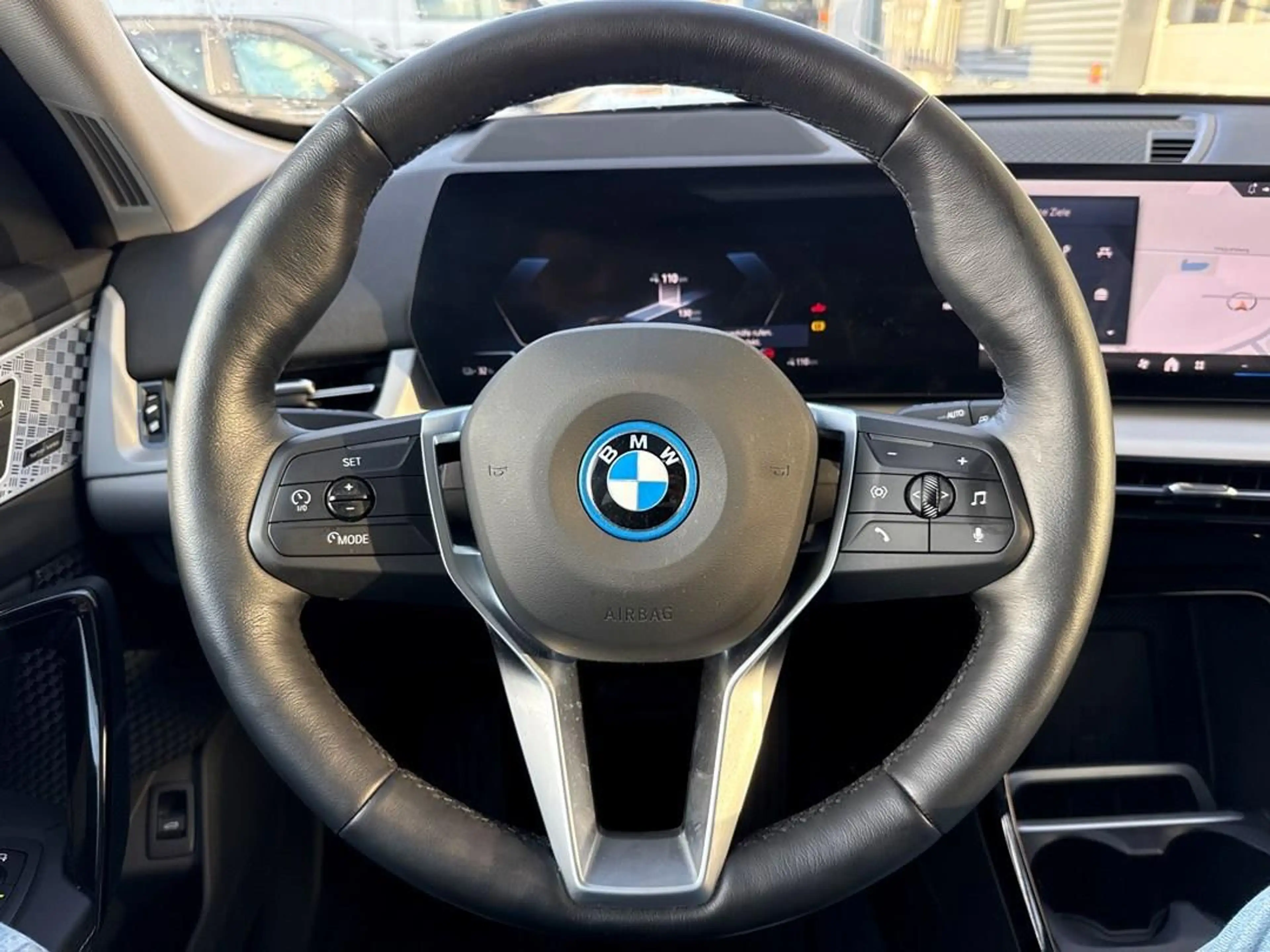 BMW iX1 XDrive30 67 kWh, harman kadon, panoramadak — photo 14
