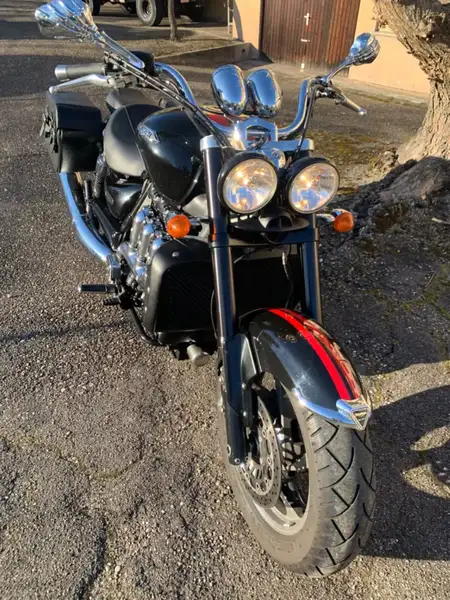 Triumph Rocket III Roadster - foto 4