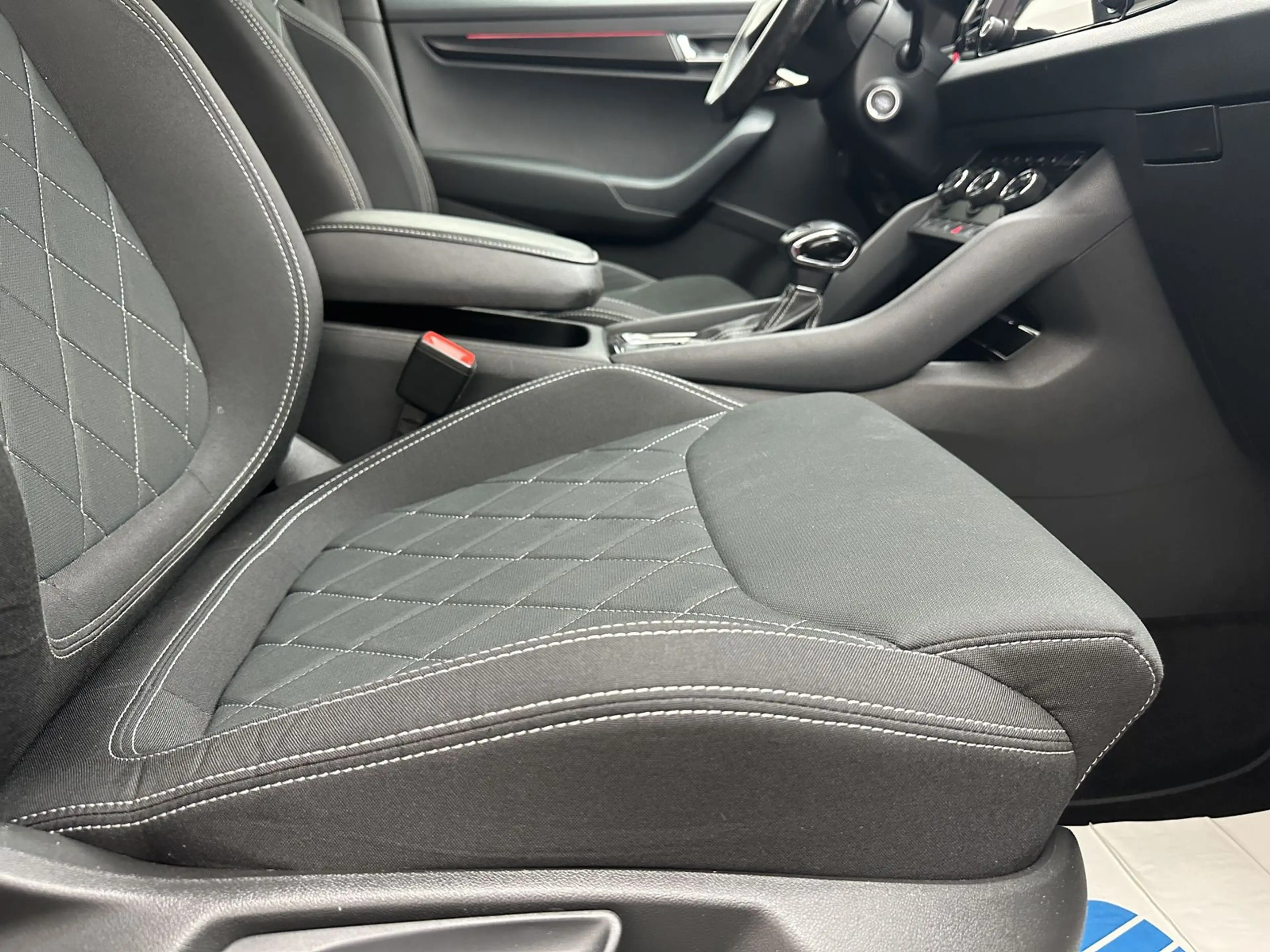 Skoda Karoq Sportline "NAVI-CAM-SITZH-VIRTUAL COCKPIT" — photo 9