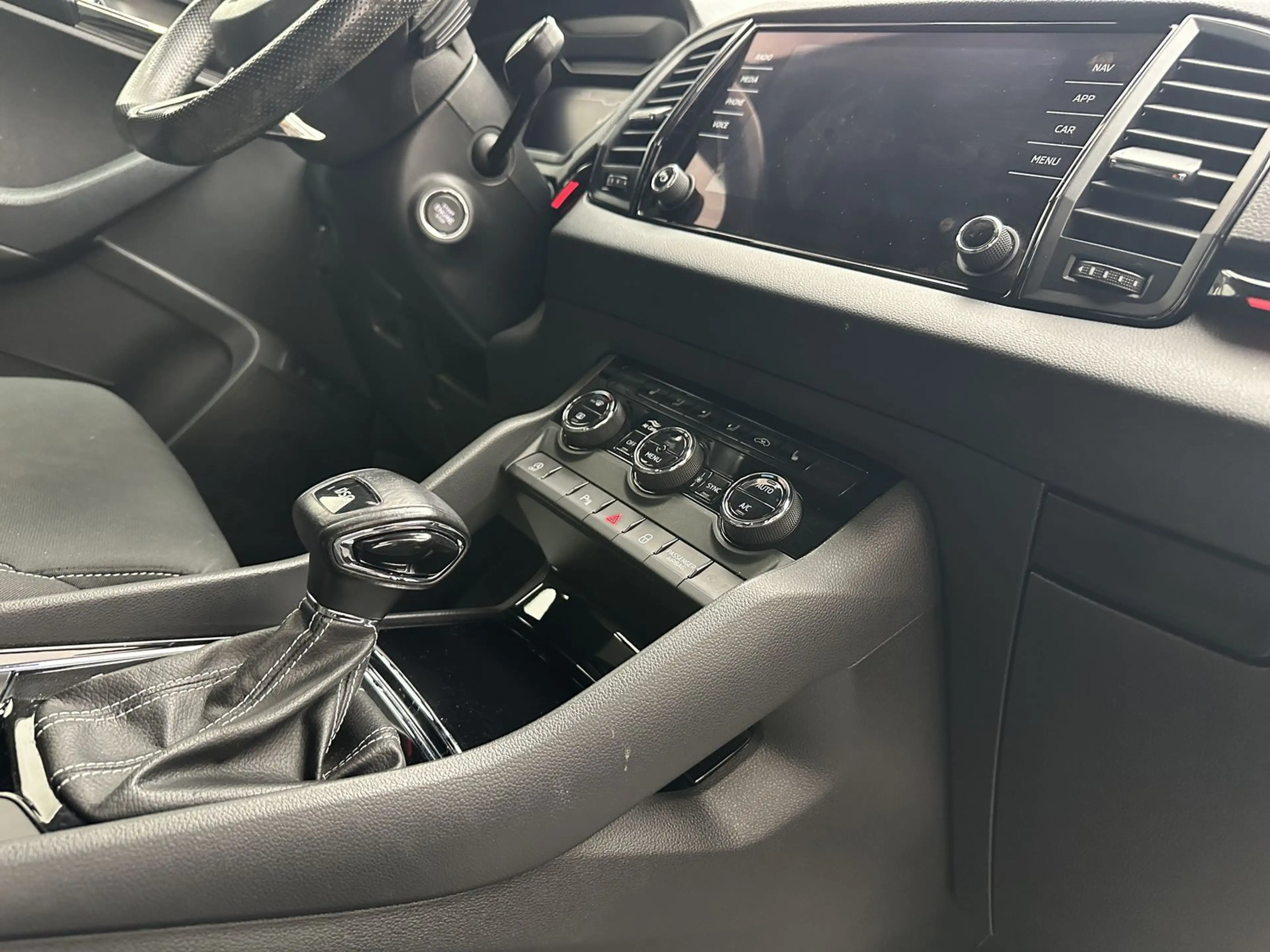 Skoda Karoq Sportline "NAVI-CAM-SITZH-VIRTUAL COCKPIT" — photo 10