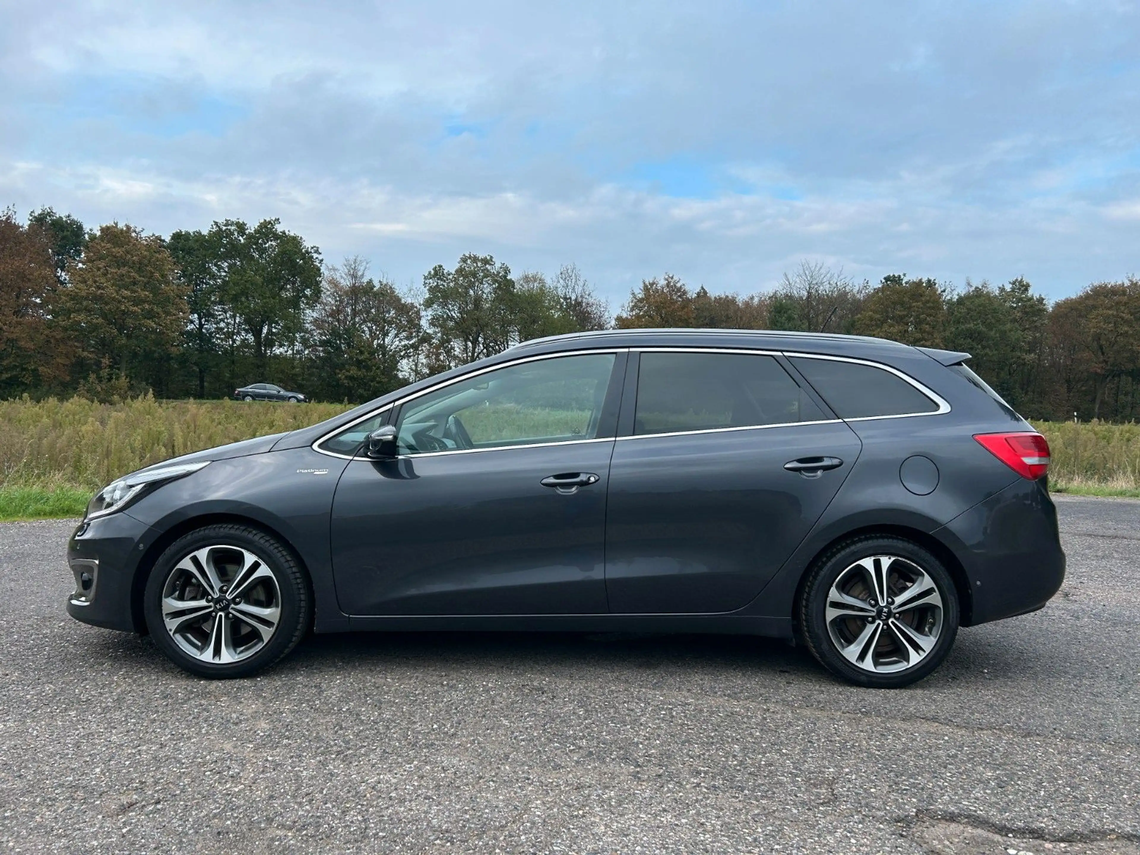 Kia Ceed SW / cee'd SW 1.6 CRDi Platinum Edition — photo 2