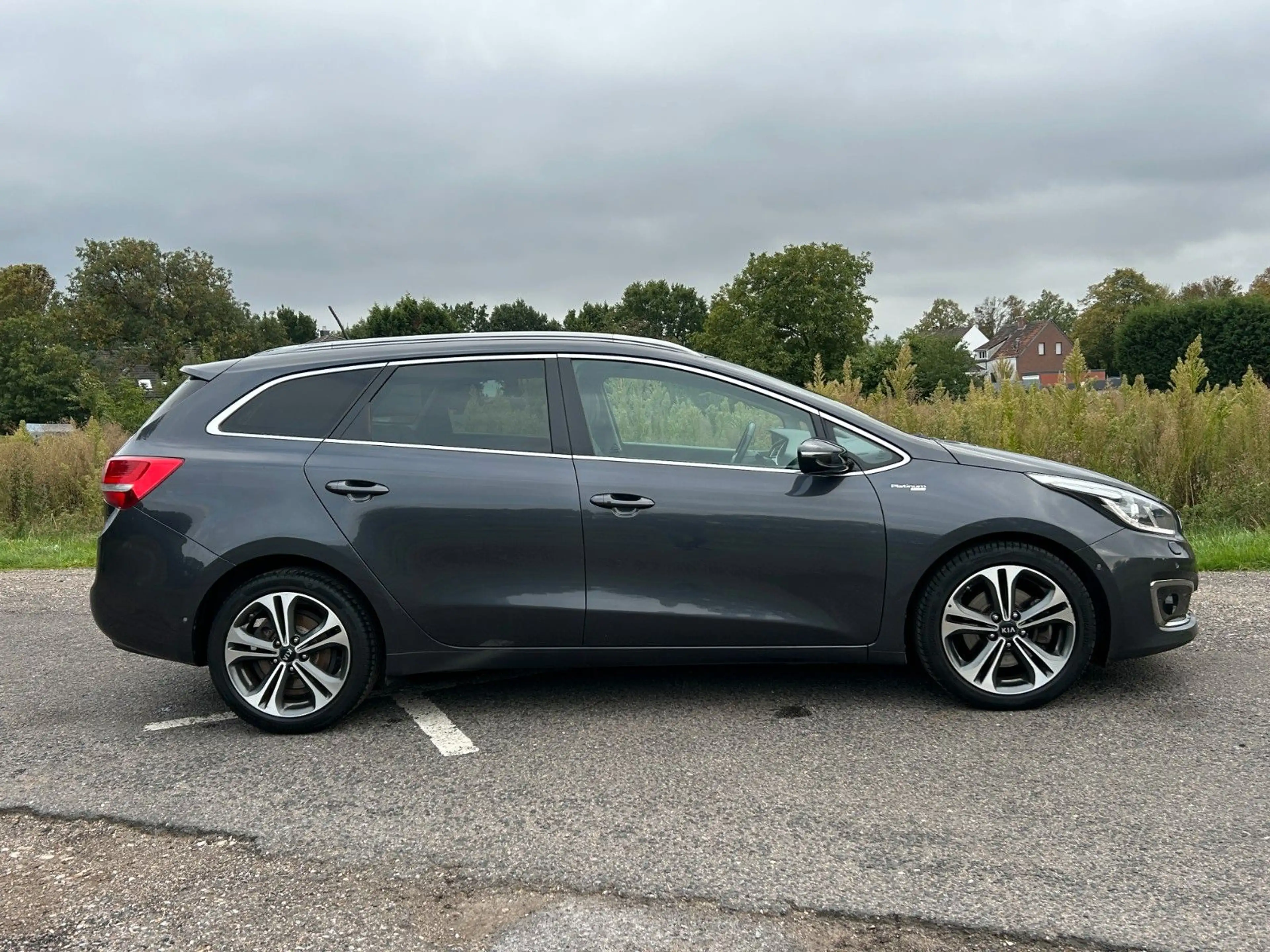 Kia Ceed SW / cee'd SW 1.6 CRDi Platinum Edition — photo 6