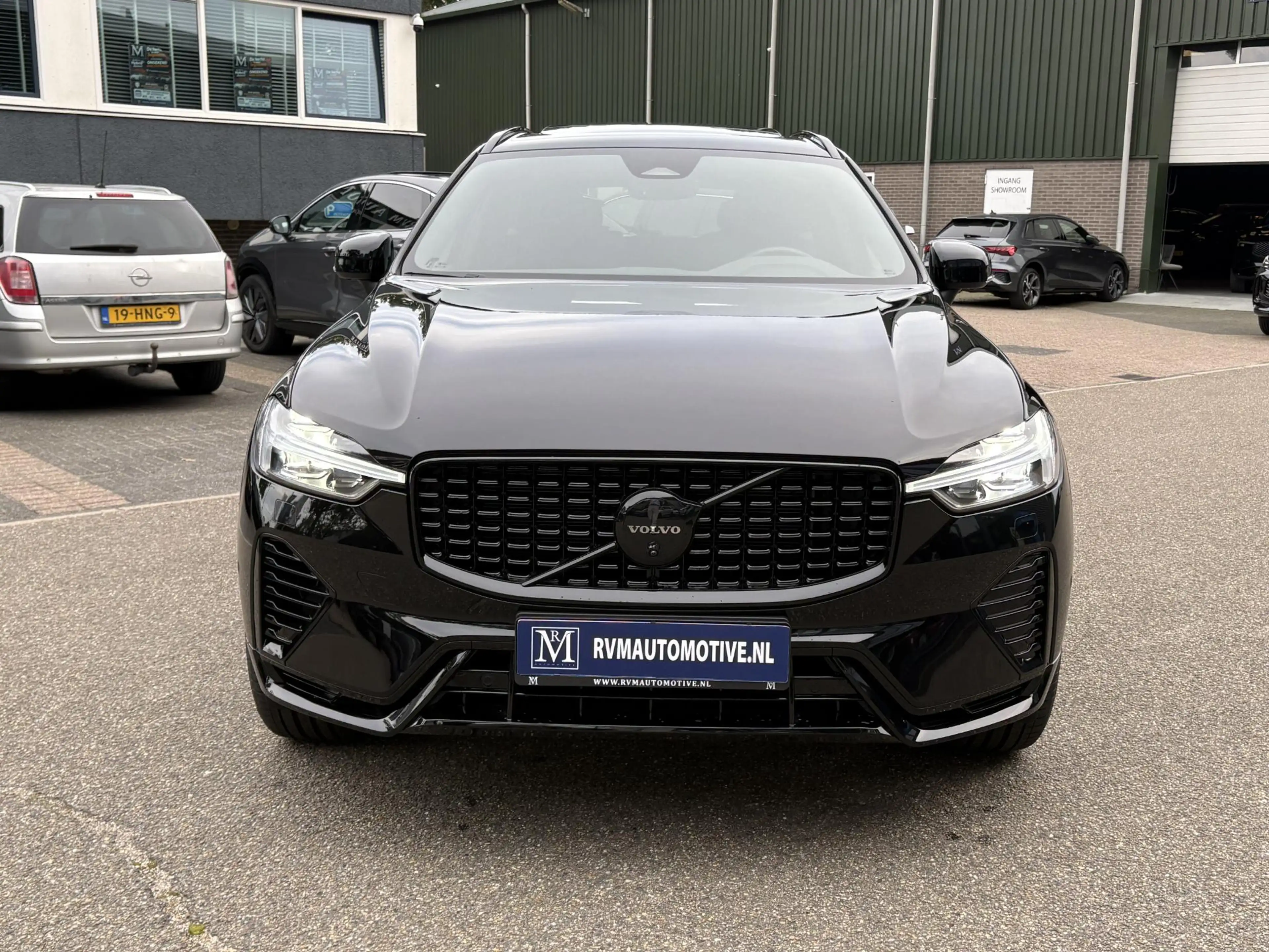 Volvo XC60 2.0 T8 Plug-in hybrid AWD Plus Black Edition VAN € — photo 6