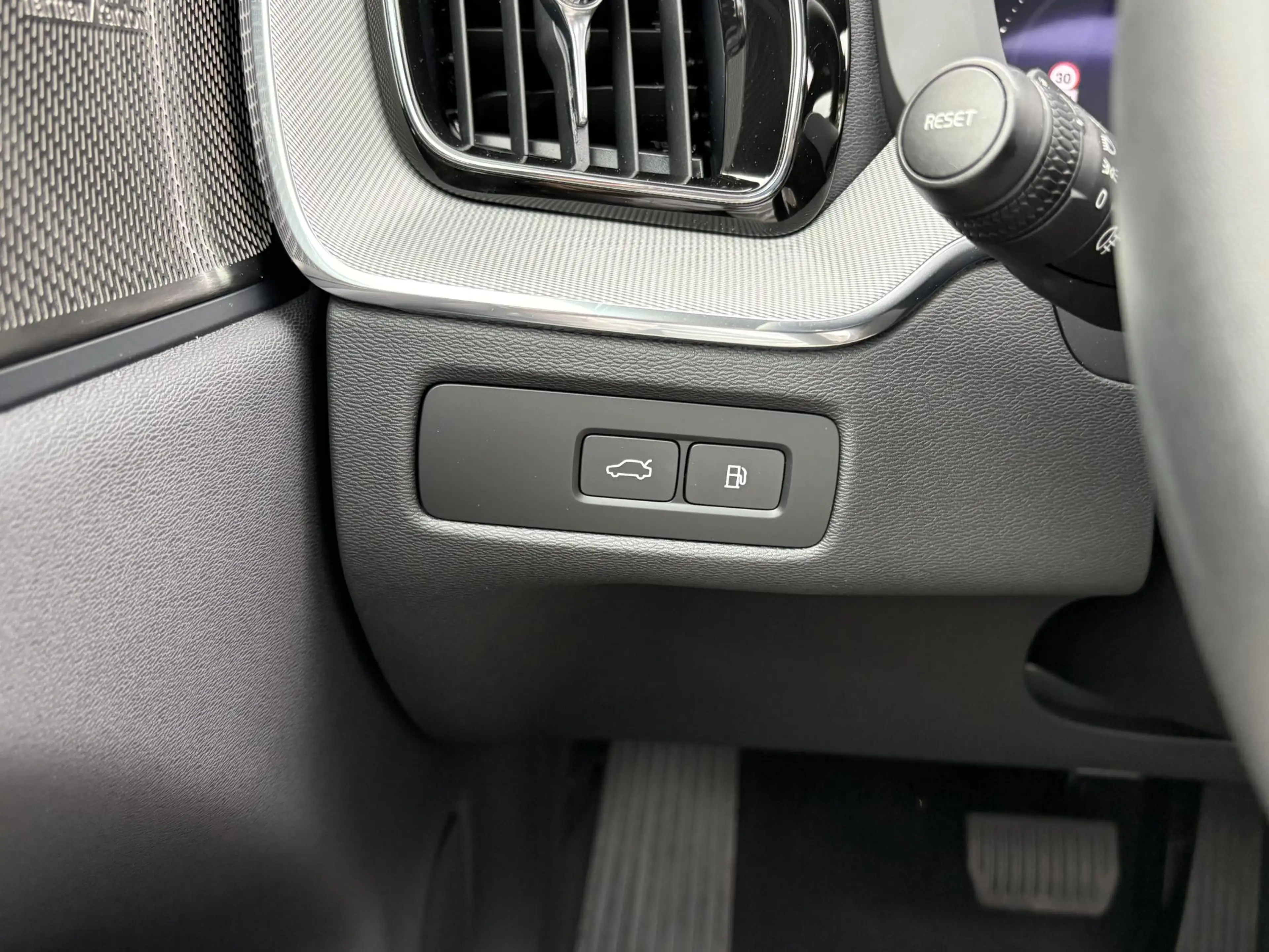 Volvo XC60 2.0 T8 Plug-in hybrid AWD Plus Black Edition VAN € — photo 26