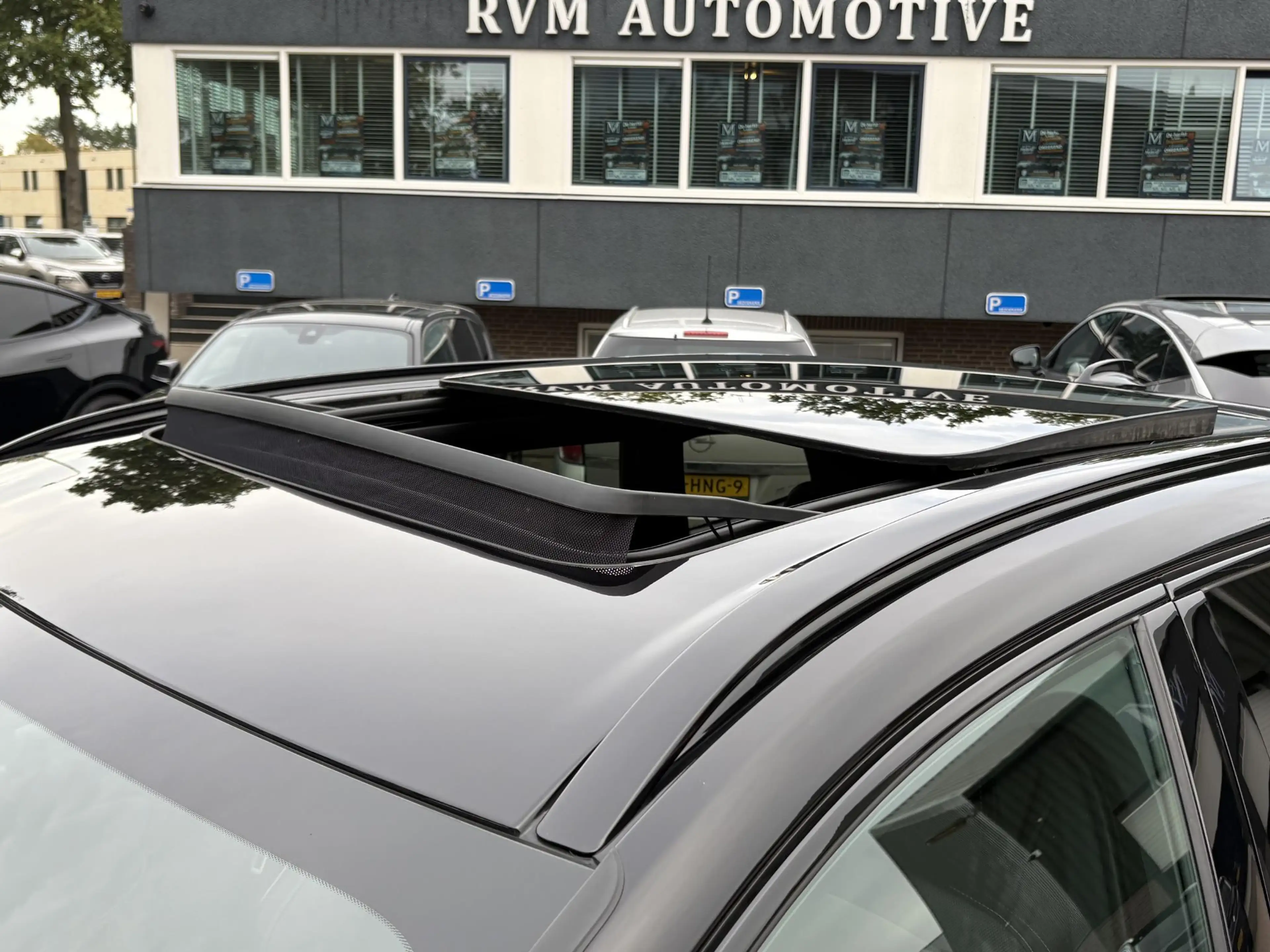 Volvo XC60 2.0 T8 Plug-in hybrid AWD Plus Black Edition VAN € — photo 2
