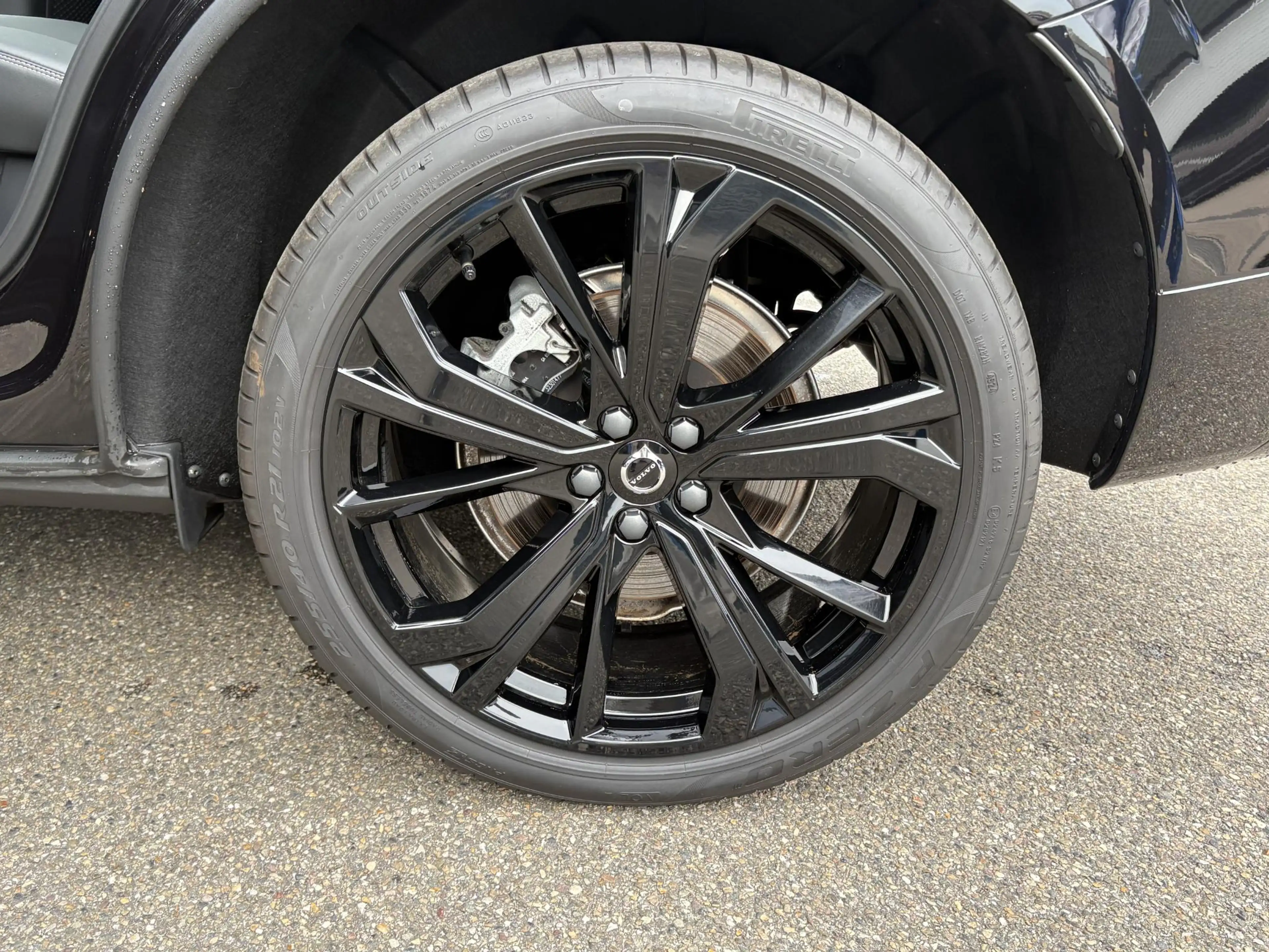 Volvo XC60 2.0 T8 Plug-in hybrid AWD Plus Black Edition VAN € — photo 13
