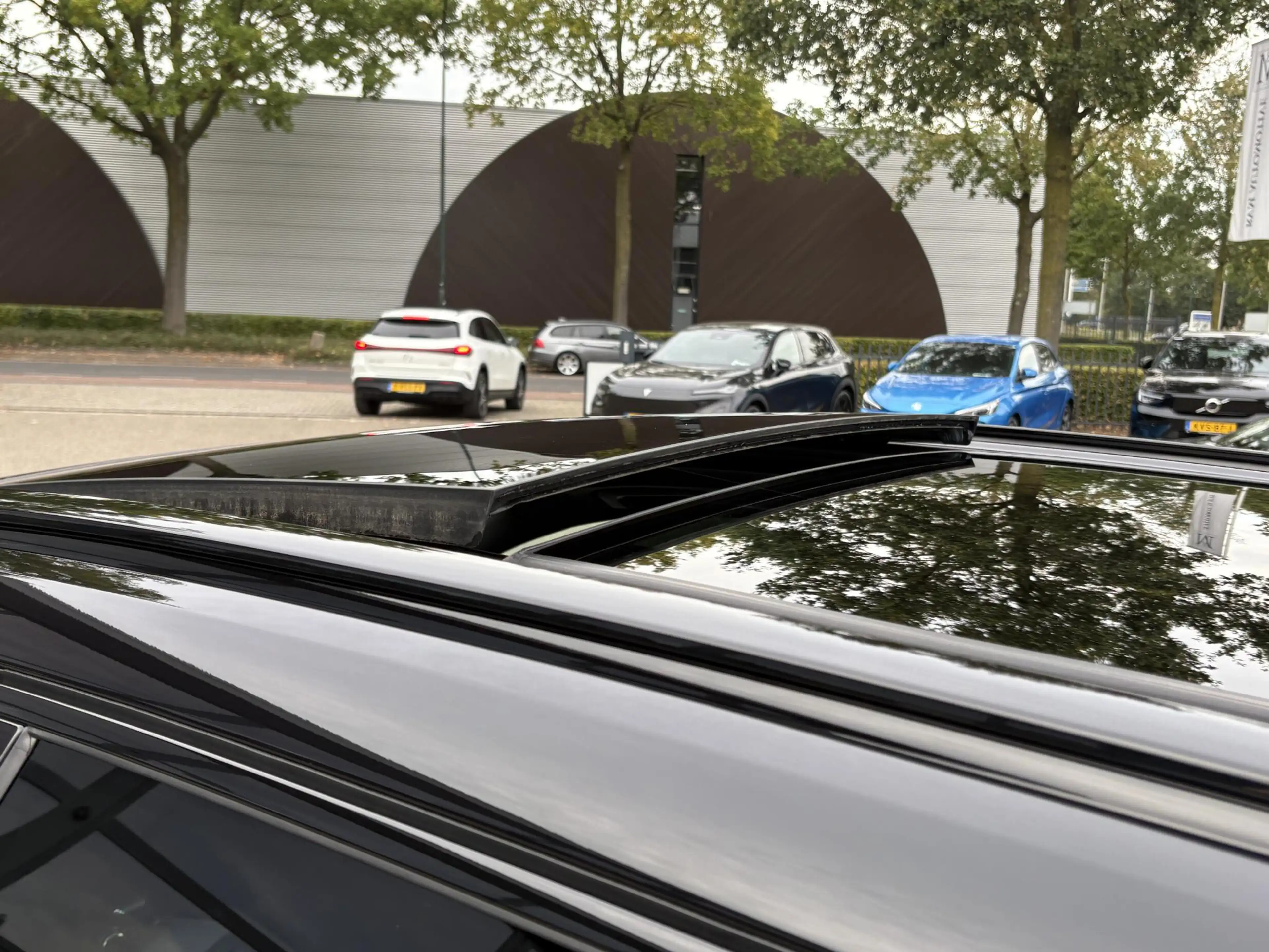Volvo XC60 2.0 T8 Plug-in hybrid AWD Plus Black Edition VAN € — photo 18