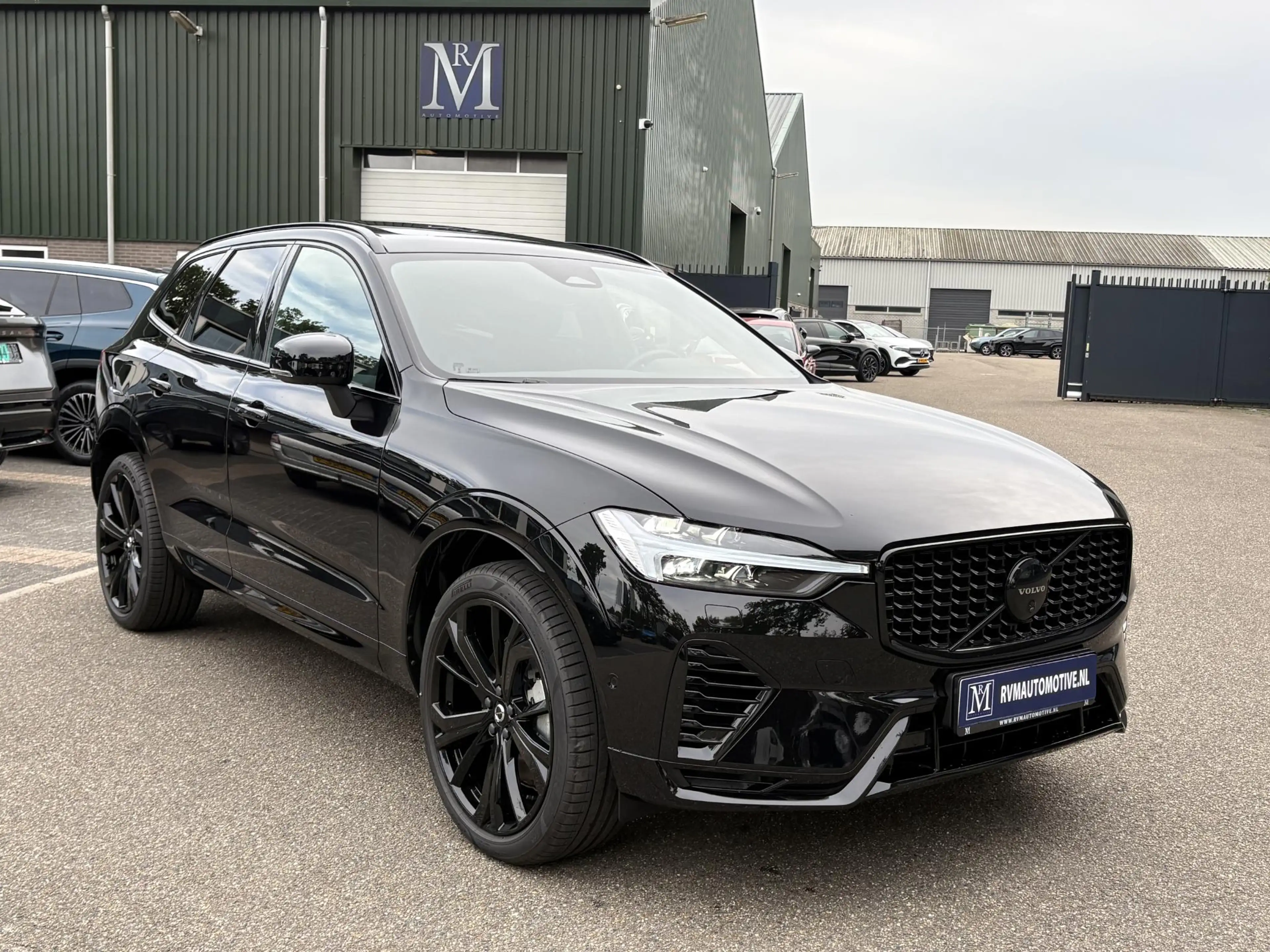 Volvo XC60 2.0 T8 Plug-in hybrid AWD Plus Black Edition VAN € — photo 7