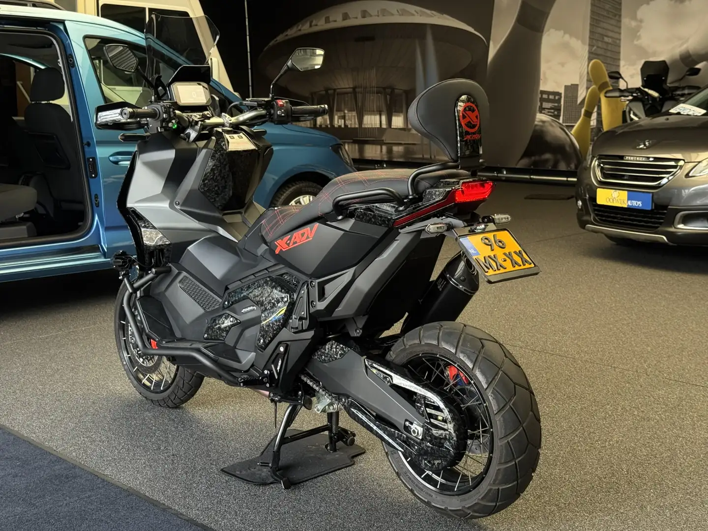 Honda X-ADV 750 Custom Forged Carbon Red Edition Full-Opties Zwart - 2