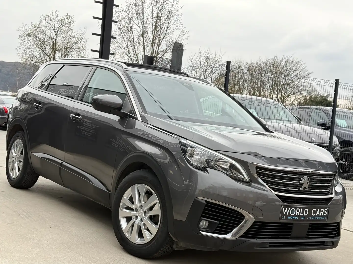 Peugeot 5008 1.6 BlueHDi Crossway 7PLACES/ TOIT PANO/CAM360° Grijs - 2