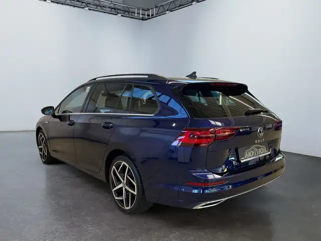 Volkswagen Golf view 4