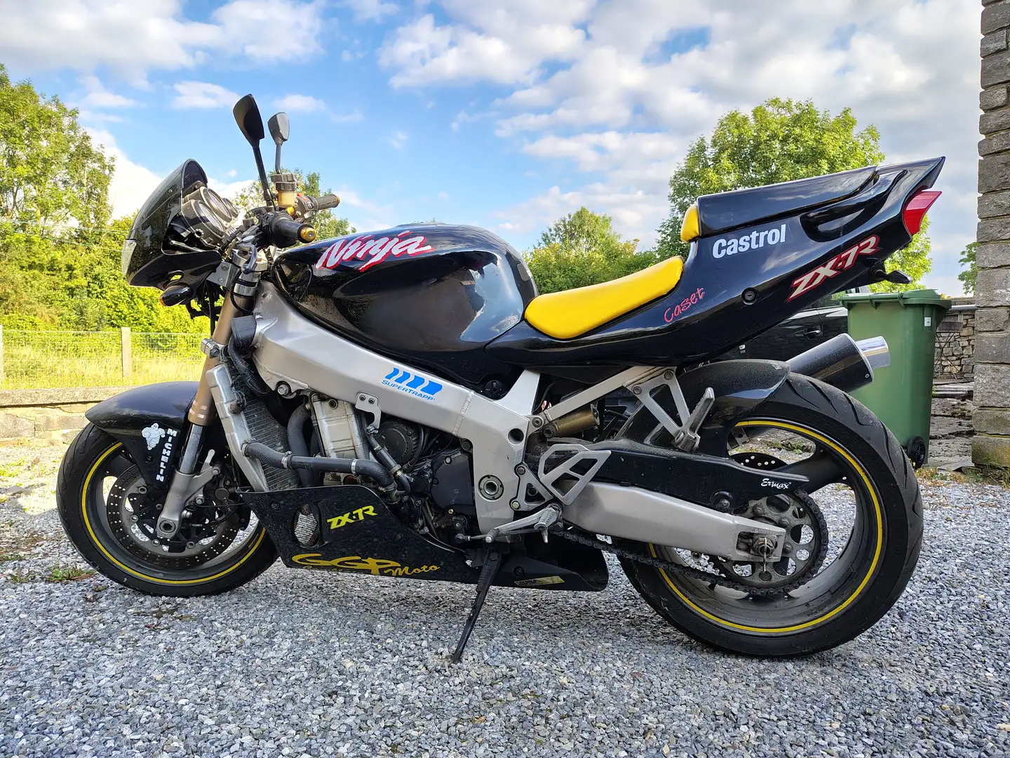 Kawasaki Ninja ZX-7R Noir - 1