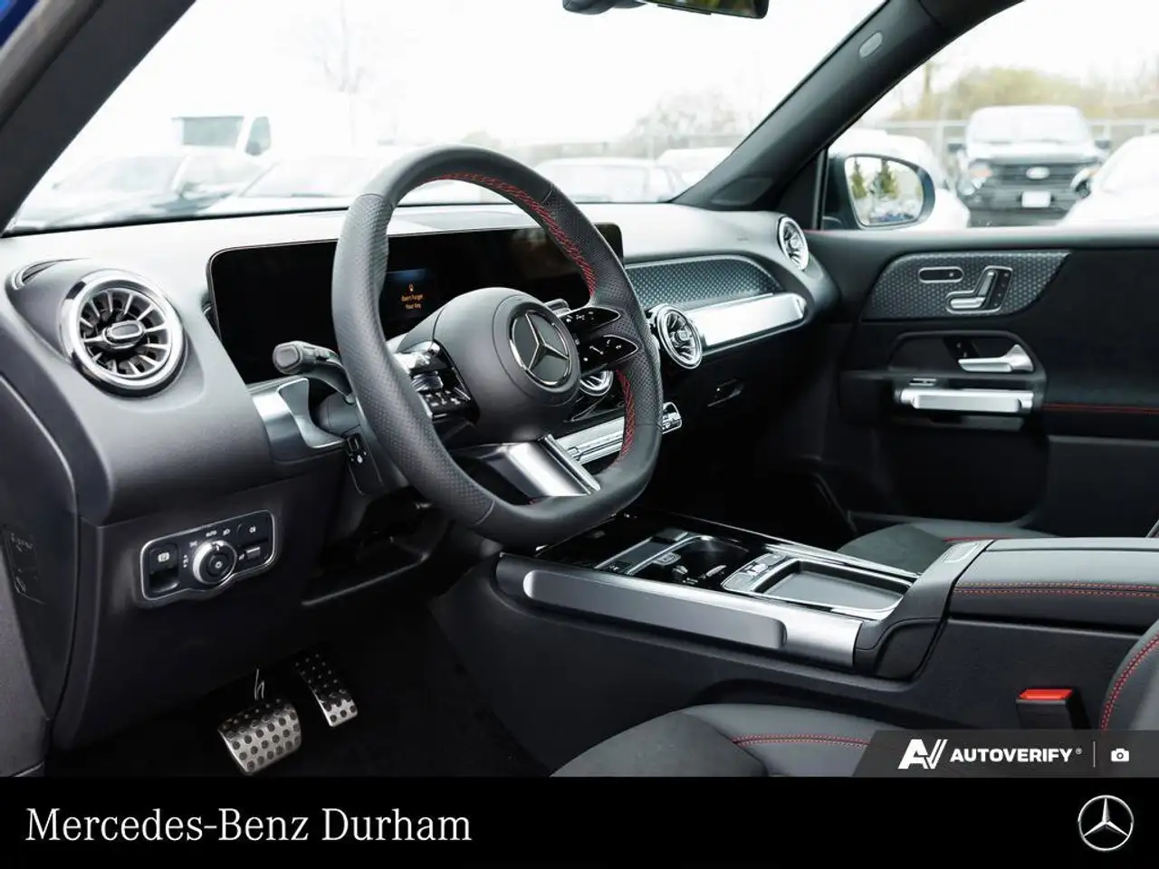 Mercedes-Benz GLB снимка Mercedes-Benz GLB