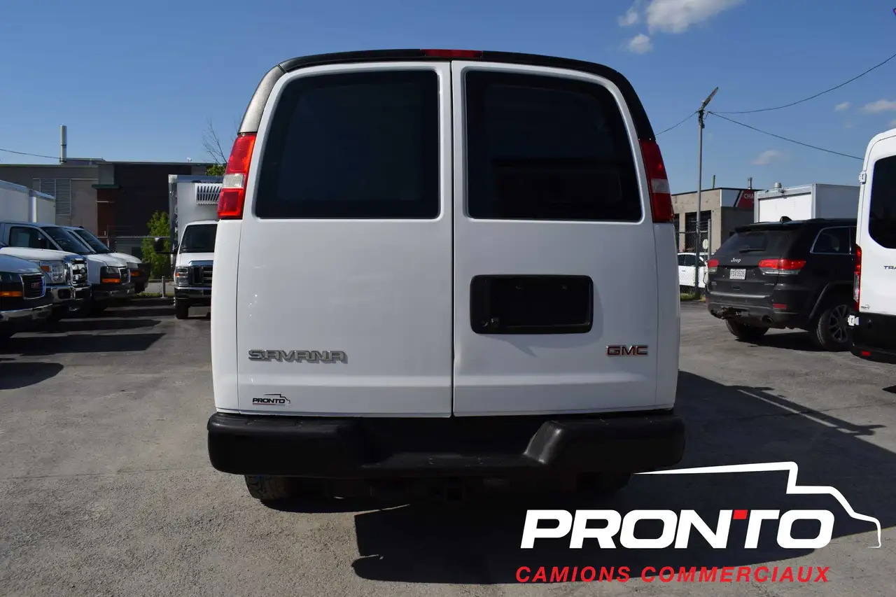 GMC Savana снимка GMC Savana