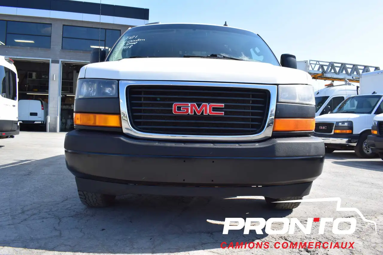 GMC Savana снимка GMC Savana