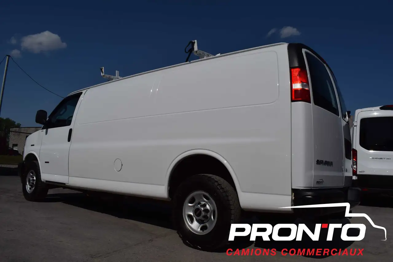 GMC Savana снимка GMC Savana
