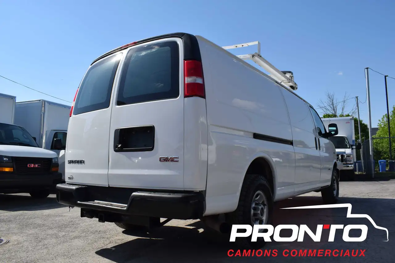 GMC Savana снимка GMC Savana
