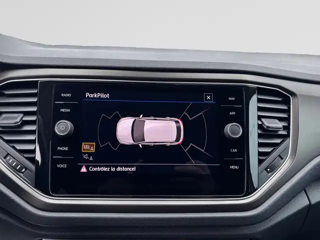Volkswagen T-Roc view 11