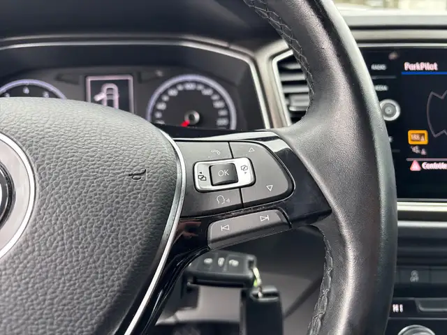 Volkswagen T-Roc view 14