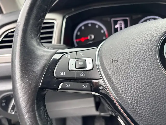 Volkswagen T-Roc view 12