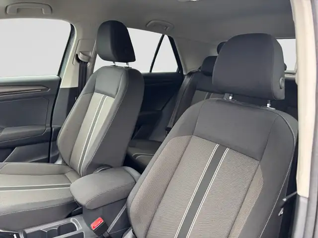Volkswagen T-Roc view 9