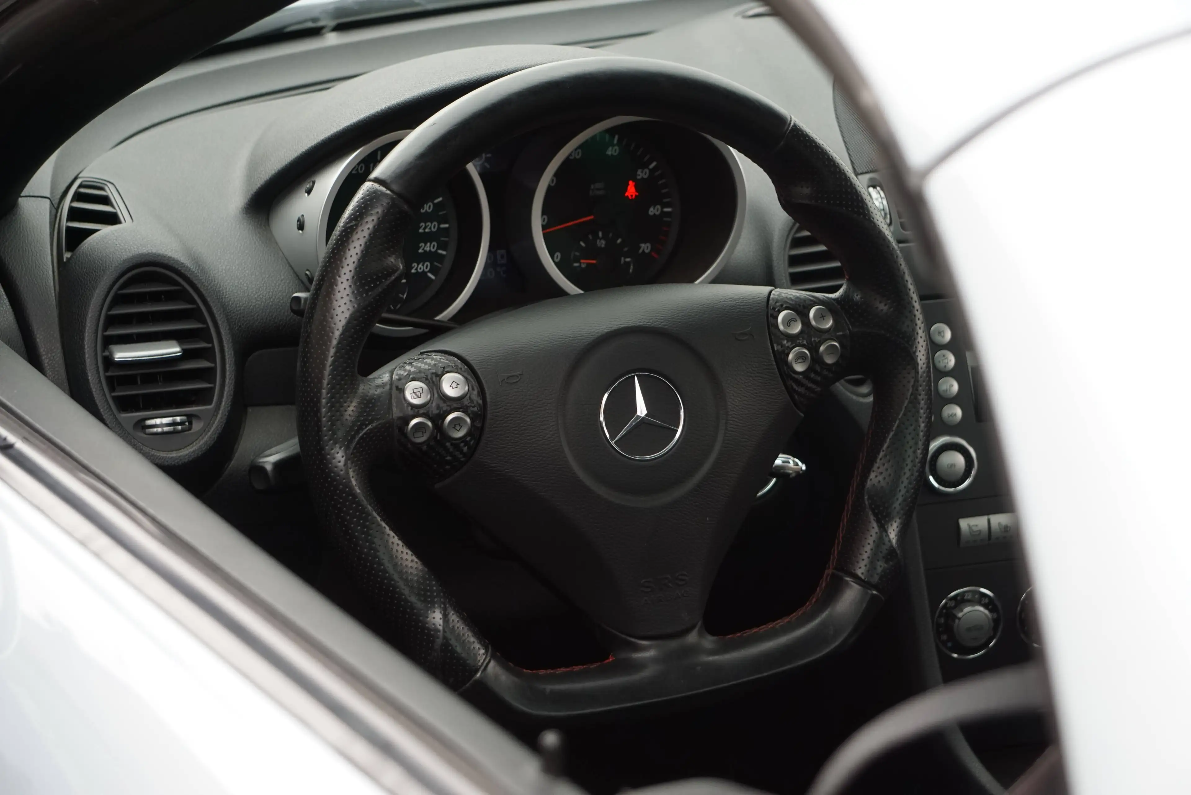 Mercedes-Benz SLK 200 Kompressor Sport Edition LORINSOR / AUTO / BI-XENON / PDC / CLIM / CHAUFFE NUQUE — photo 12