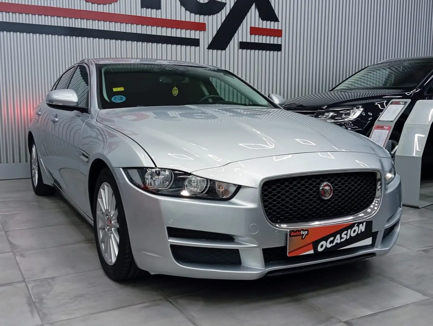Jaguar XE 2.0 Diesel Prestige Aut. 180 Argent - 2