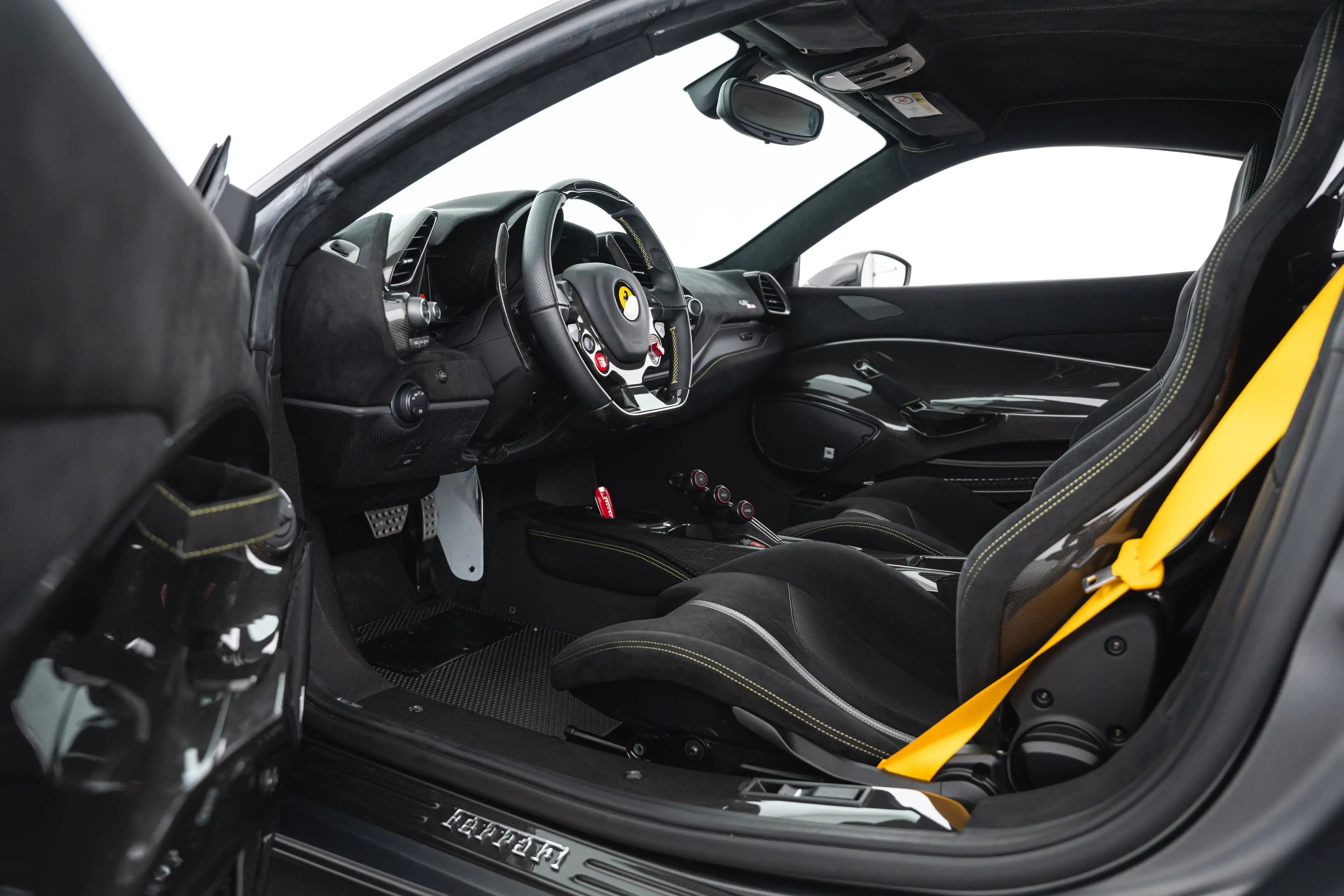 Ferrari 488 488 Pista — photo 14